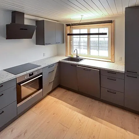 3 Bedroom Beautiful In Holiday home *